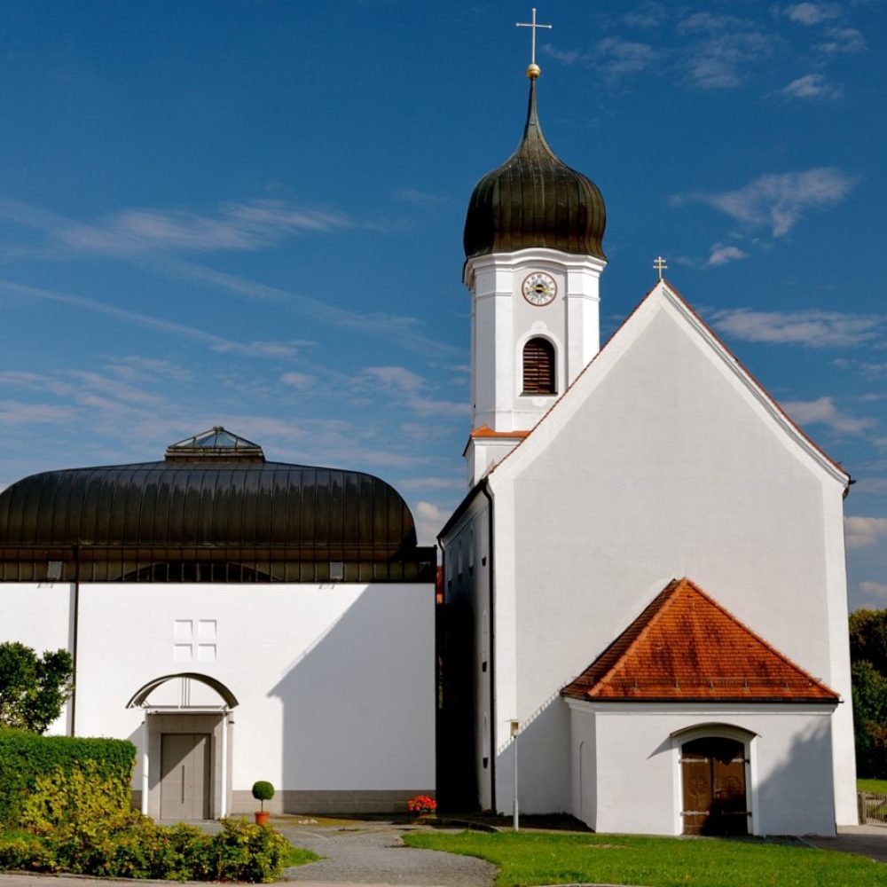 Pfarrkirche-Ansicht-Westen